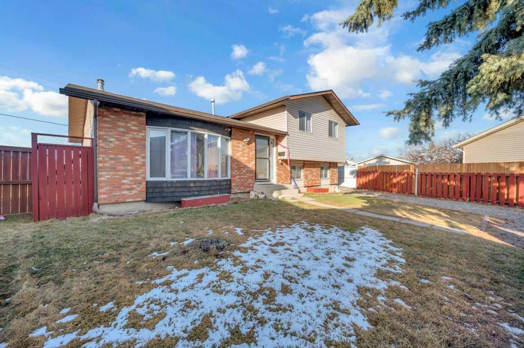 64 Castledale Crescent NE
