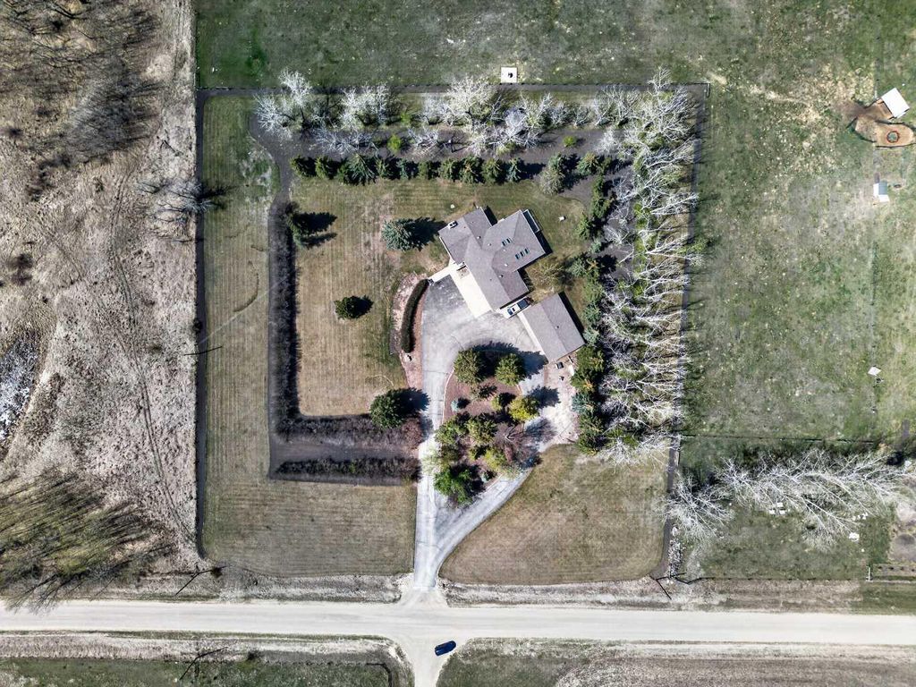Photo of 30344 Range Road 15, Rural Mountain View County, AB T0M 0N0 (MLS # A2311119)