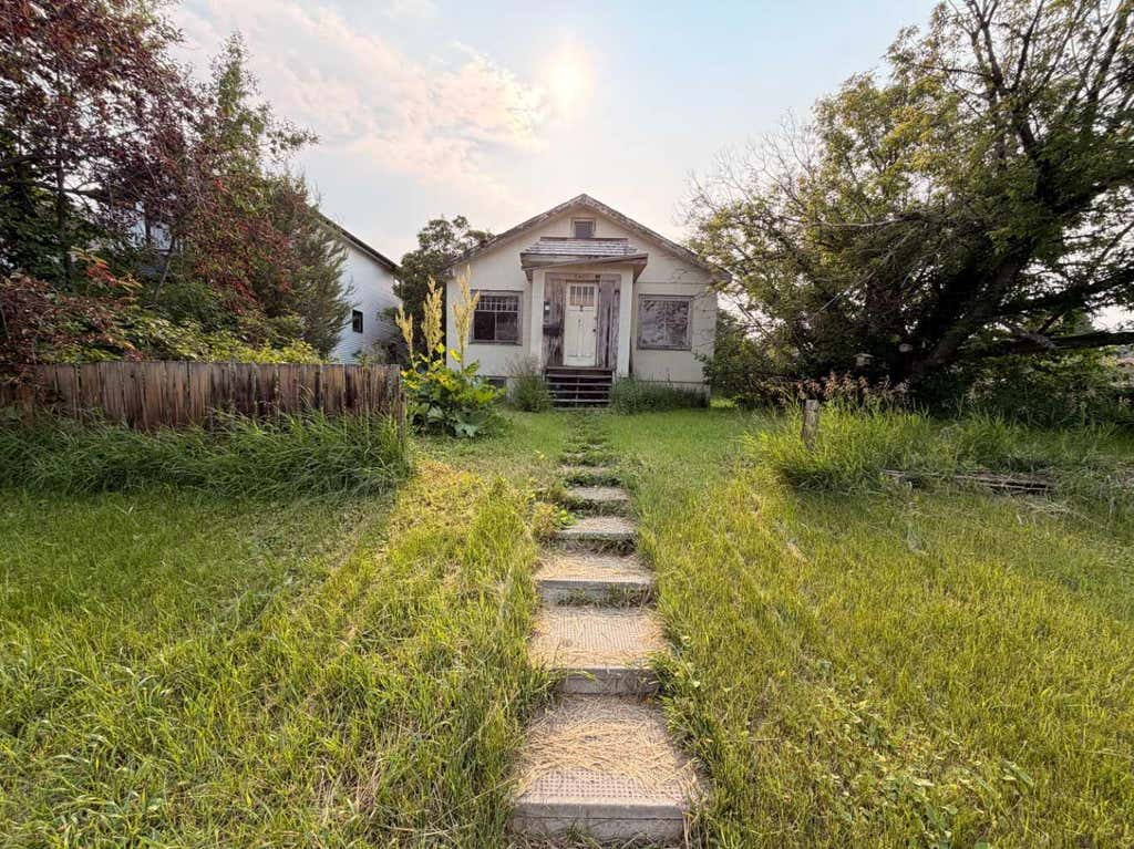 Photo of 2401 26 Street SW, Calgary, AB T3E 2A6 (MLS # A2325881)