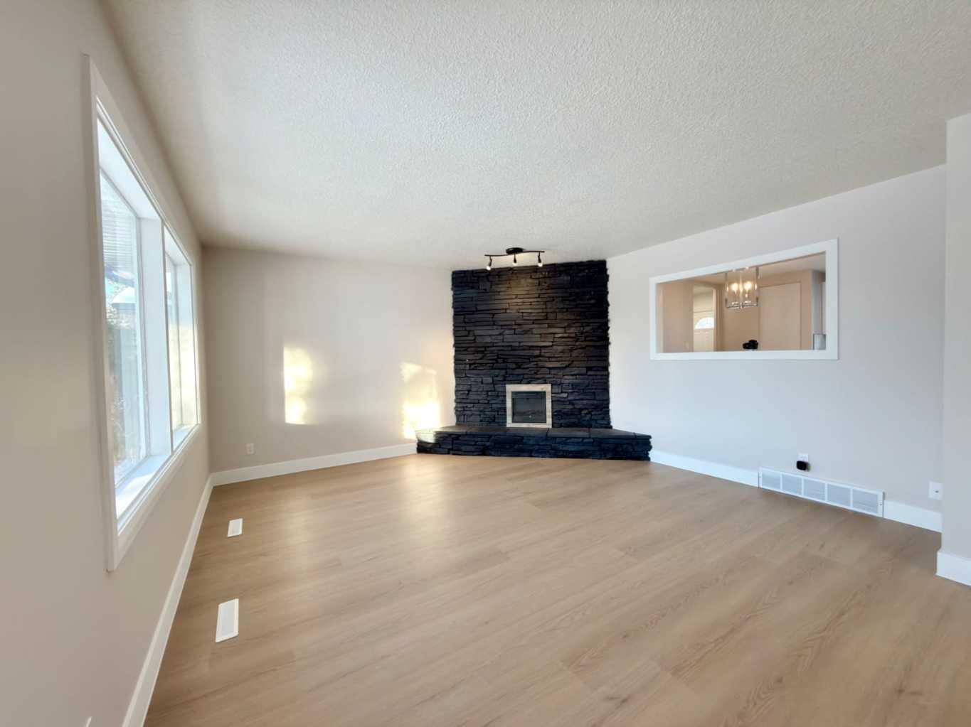 33 Greenview Close N