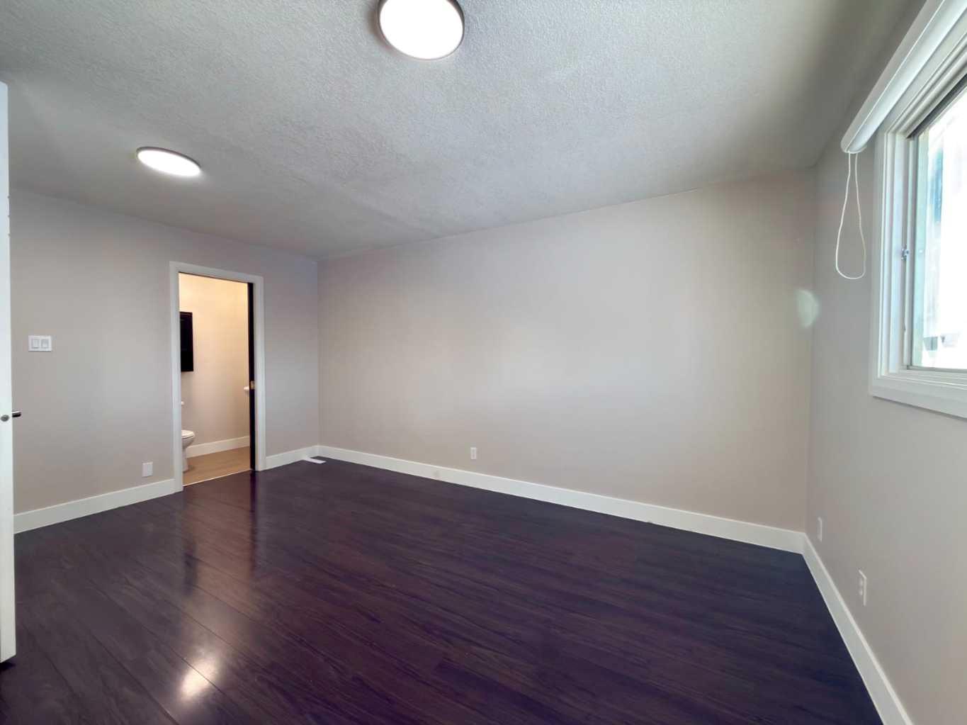 33 Greenview Close N