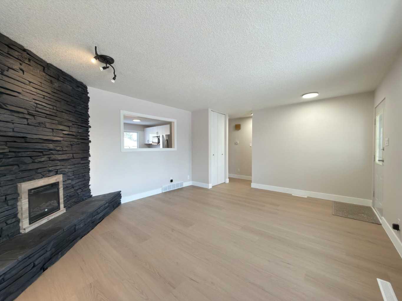 33 Greenview Close N