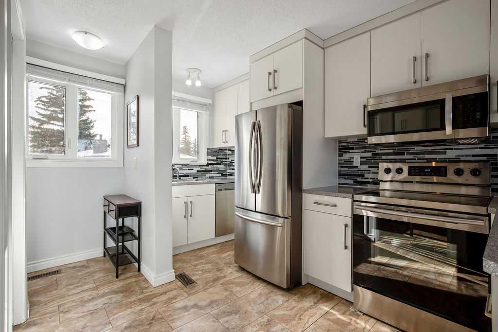 65 Storybook Gardens NW