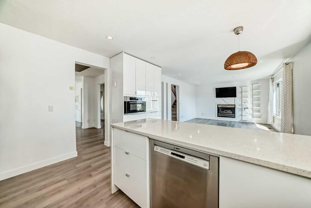 Photo of 7 Signature Mews SW, Calgary, AB T3H 2V6 (MLS # A2286465)