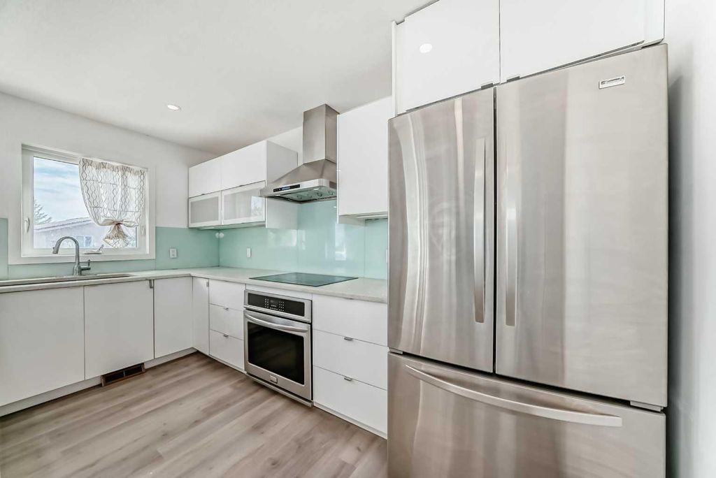 Photo of 7 Signature Mews SW, Calgary, AB T3H 2V6 (MLS # A2286465)