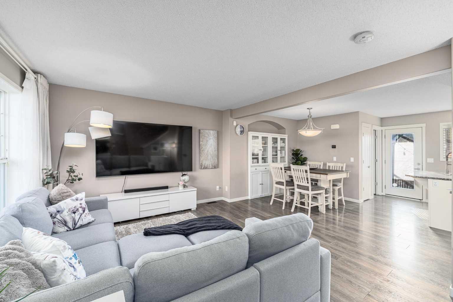 17 Evansridge Circle NW