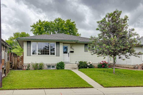 Photo of 4387 Dovercrest Drive SE, Calgary, AB T2B 1Y3 (MLS # A2322706)