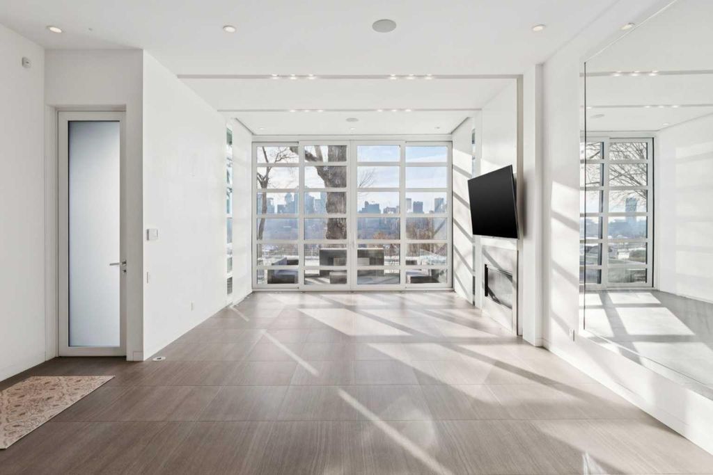 Photo of 530 Crescent Road NW, Calgary, AB T2M 4A5 (MLS # A2281135)