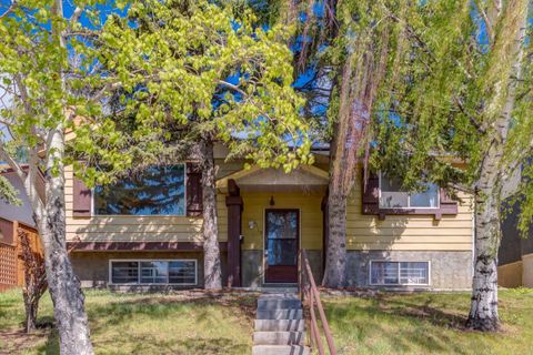 Photo of 6119 Thornaby Way NW, Calgary, AB T2K 5K7 (MLS # A2240427) Photo of 6119 Thornaby Way NW, Calgary, AB T2K 5K7 (MLS # A2240427)