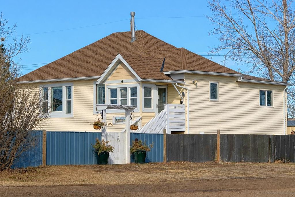 Photo of 129 5 Avenue, Champion, AB T0L 0R0 (MLS # A2295559)