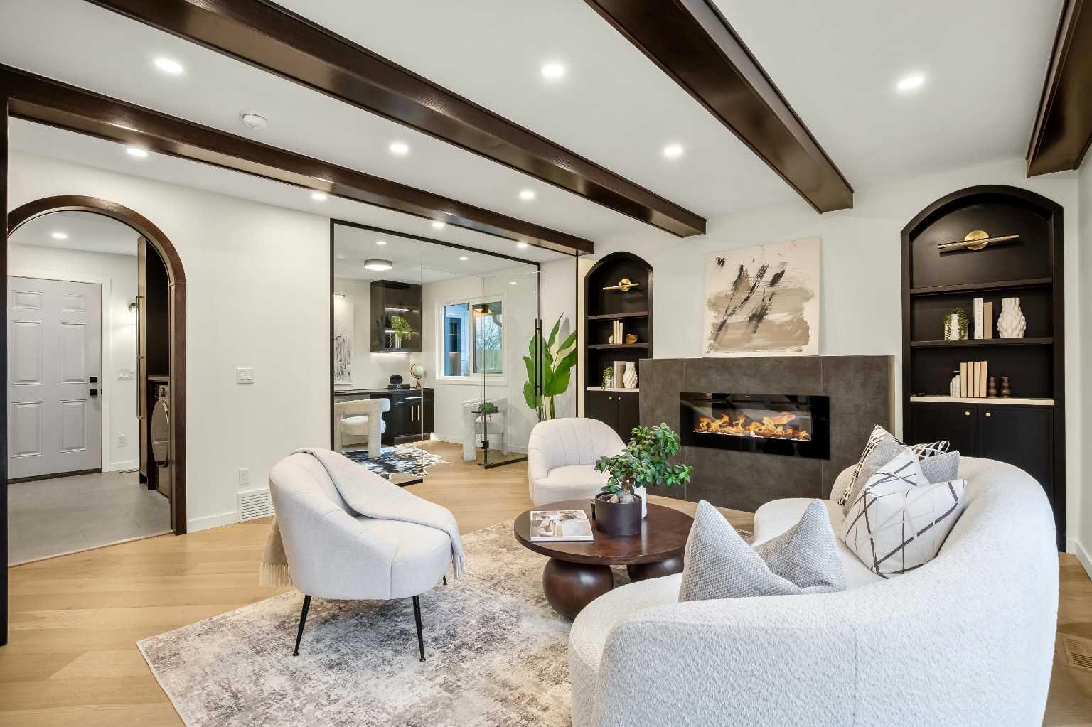 216 Oakridge Place SW