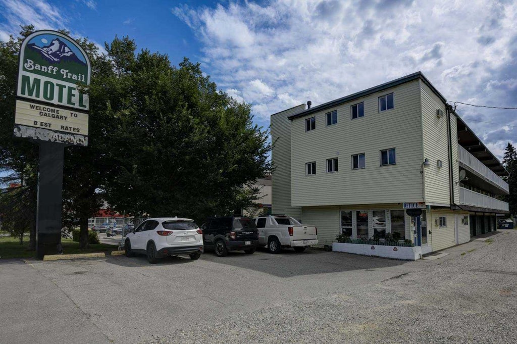 Photo of 2107 16 Avenue NW, Calgary, AB T2M 0M3 (MLS # A2340675)