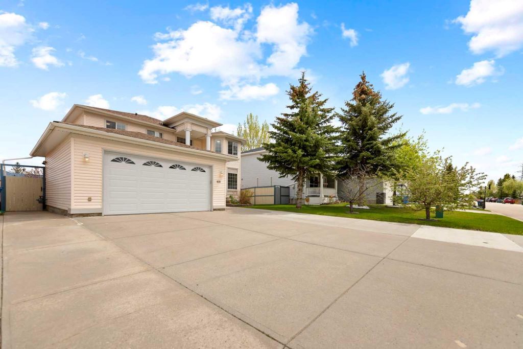 Photo of 410 Long Beach Landing, Chestermere, AB T1X 1E6 (MLS # A2314231)