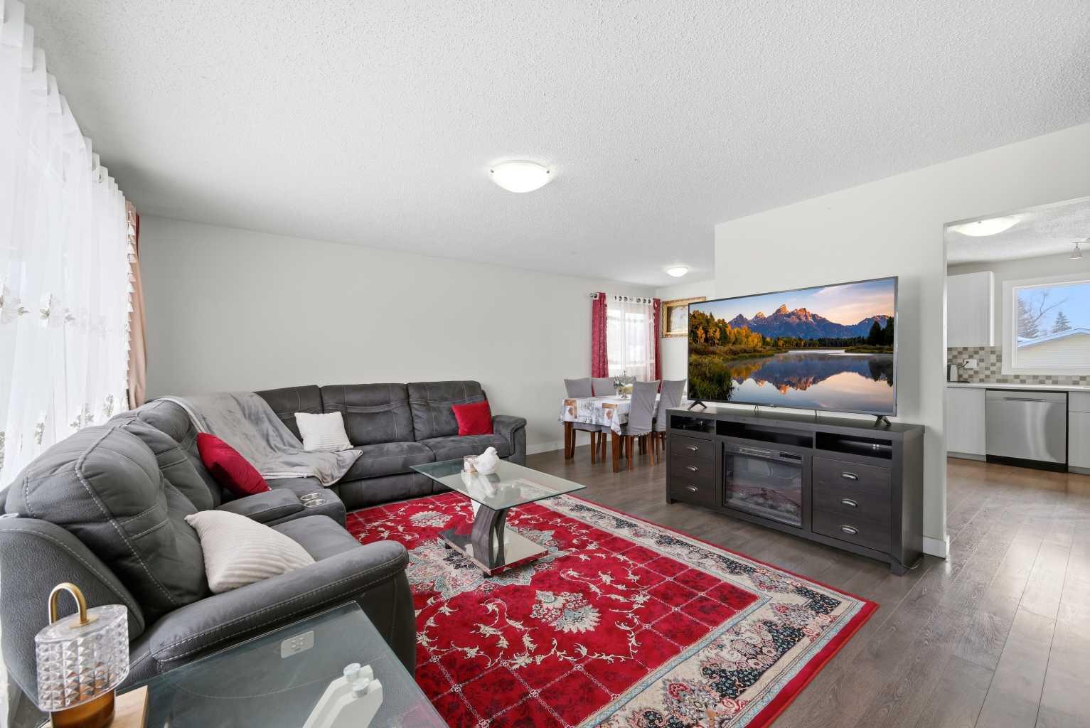 6011 Temple Drive NE