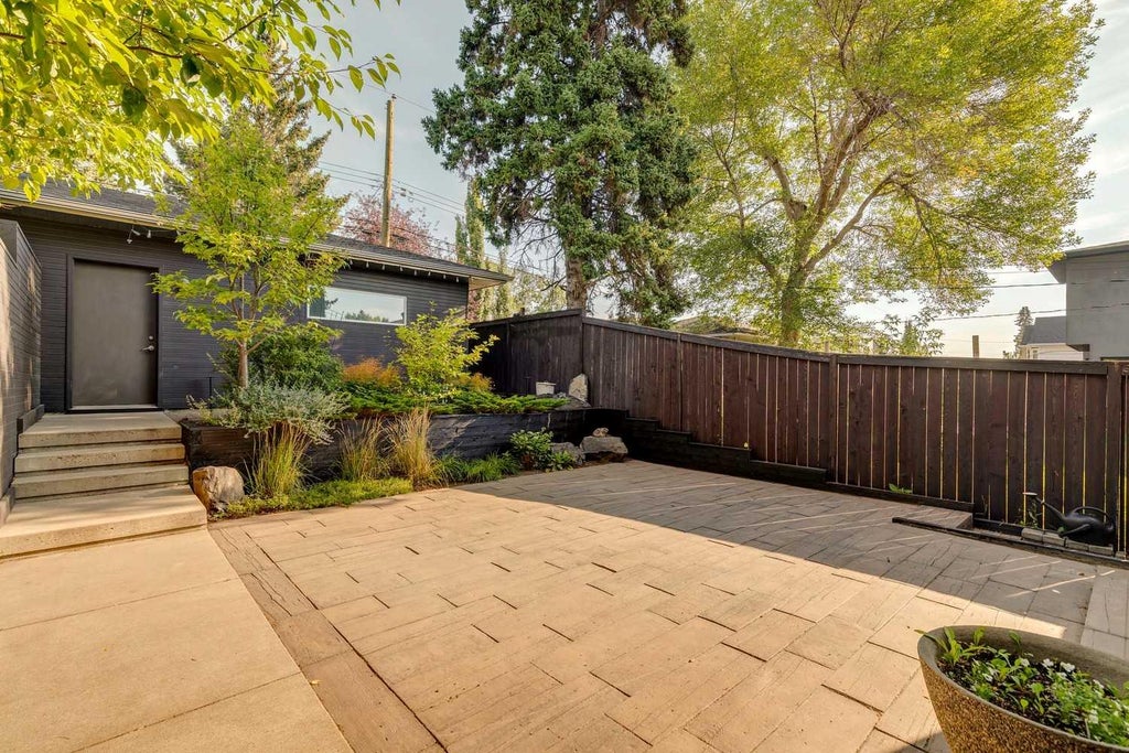 Photo of 2218 32 Avenue SW, Calgary, AB T2T 1X1 (MLS # A2339308)