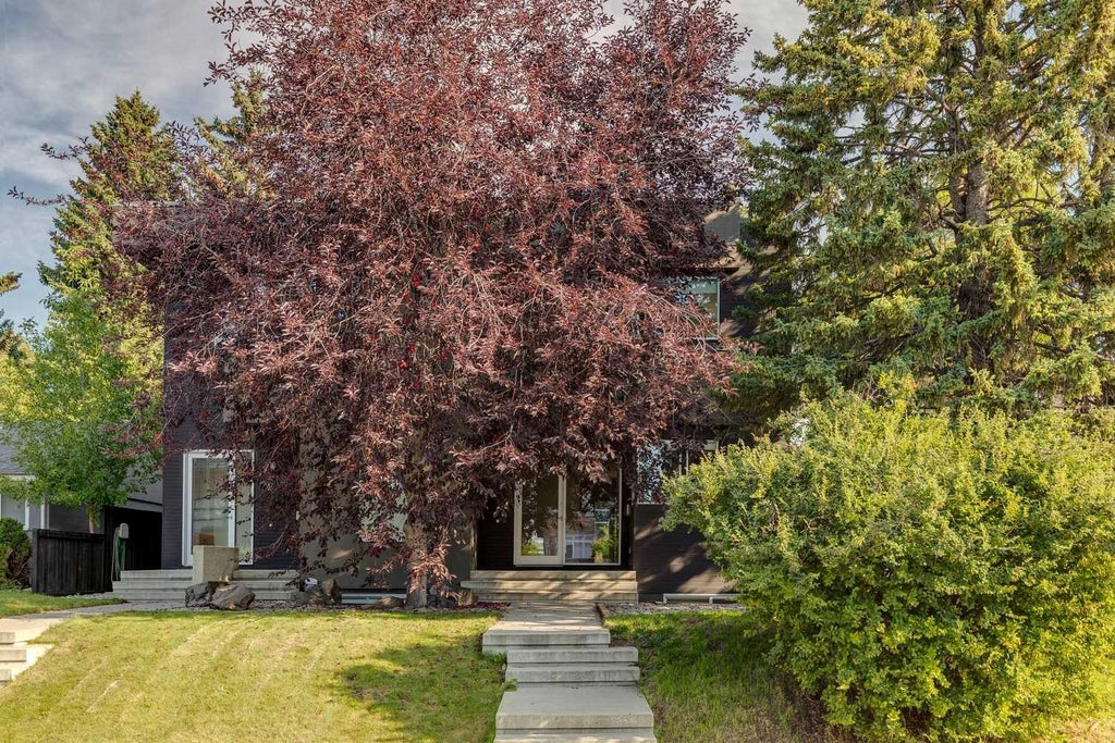 Photo of 2218 32 Avenue SW, Calgary, AB T2T 1X1 (MLS # A2339308)