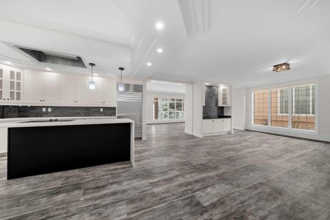 505 Canyon Meadows Drive SW 602 Calgary AB T2W 5V9