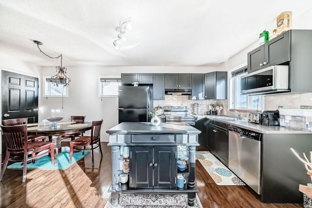 Photo of 21 Royal Oak Gardens NW, Calgary, AB T3G 5S5 (MLS # A2287563)