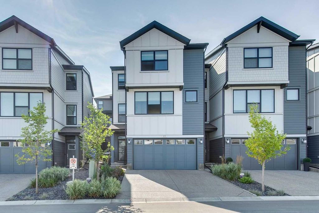 Photo of 819 Shawnee Terrace SW, Calgary, AB T2Y 0T4 (MLS # A2255503)