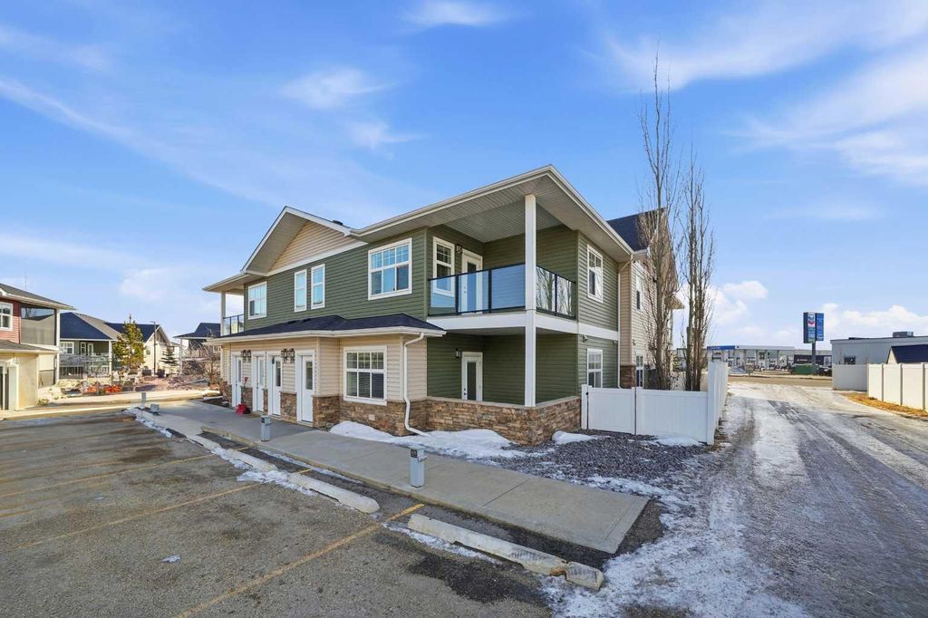 Photo of 5300 Vista Trail #E7, Blackfalds, AB T4M 0L8 (MLS # A2285495)