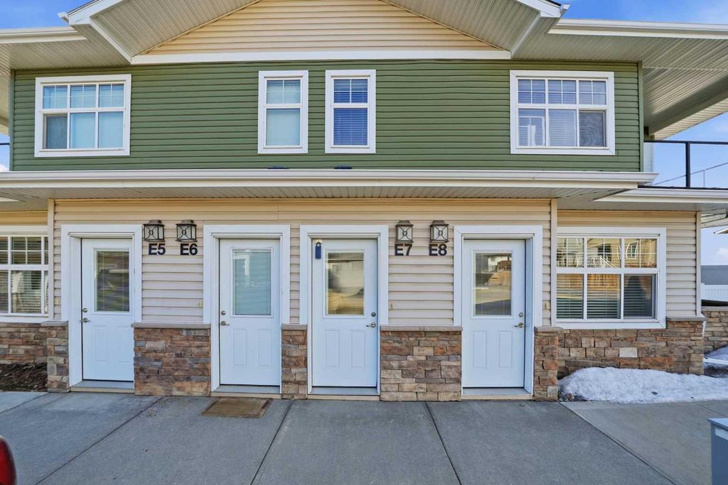Photo of 5300 Vista Trail #E7, Blackfalds, AB T4M 0L8 (MLS # A2285495)