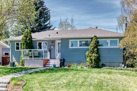 Photo of 29 Chisholm Crescent NW, Calgary, AB T2L 0Y9 (MLS # A2312067)