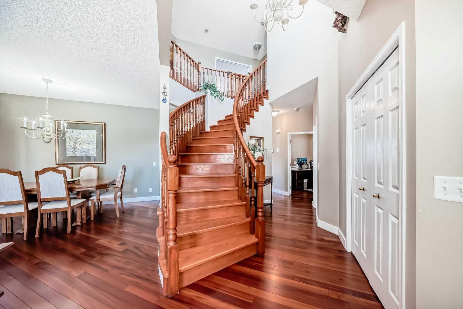 232 Coral Keys Place NE