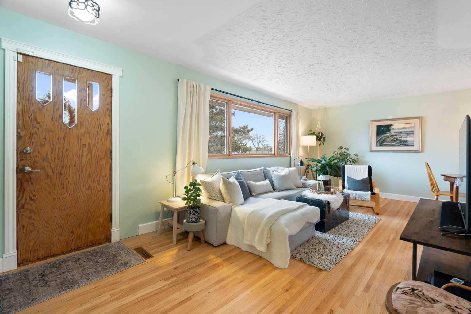 4823 Waverley Drive SW