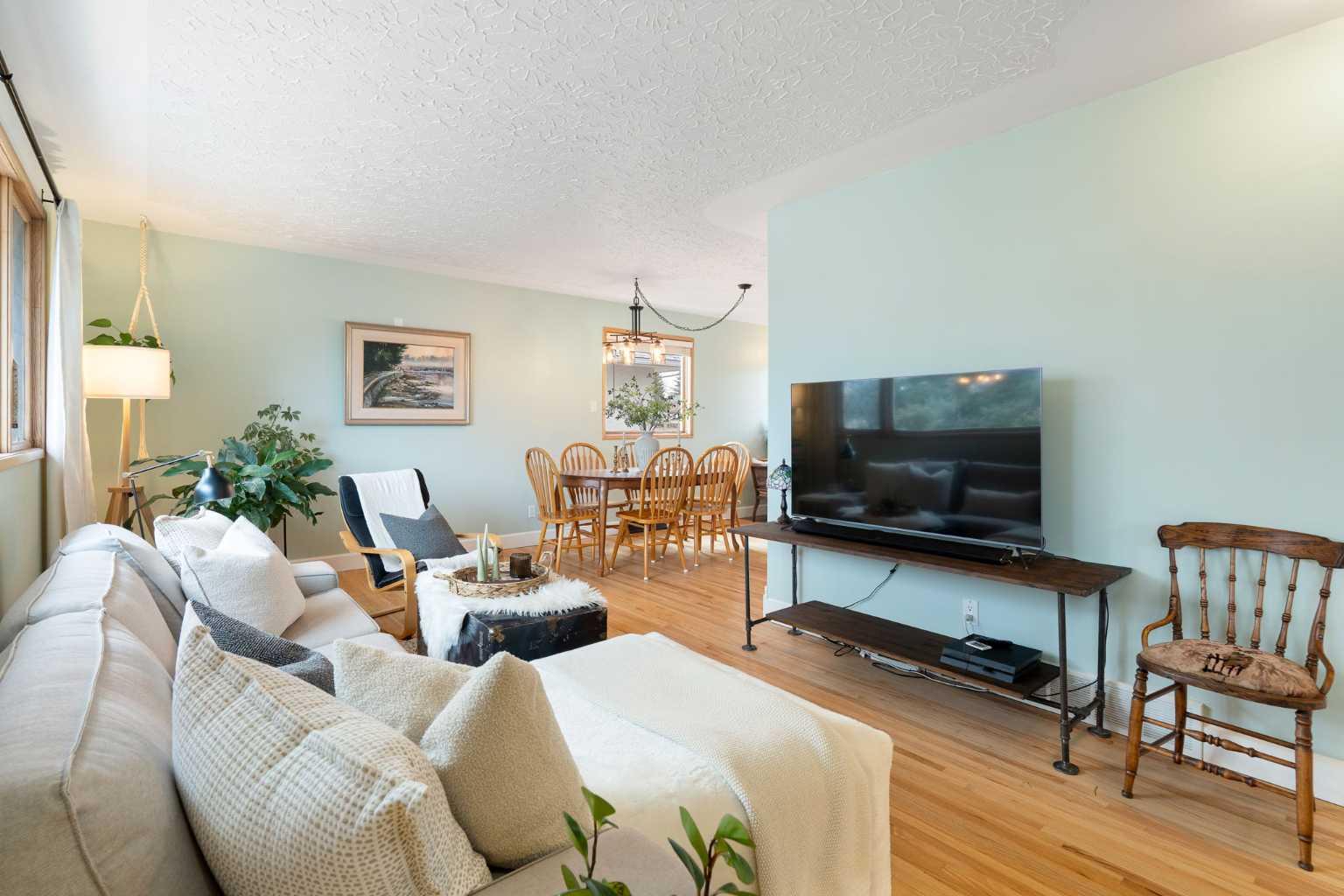 4823 Waverley Drive SW