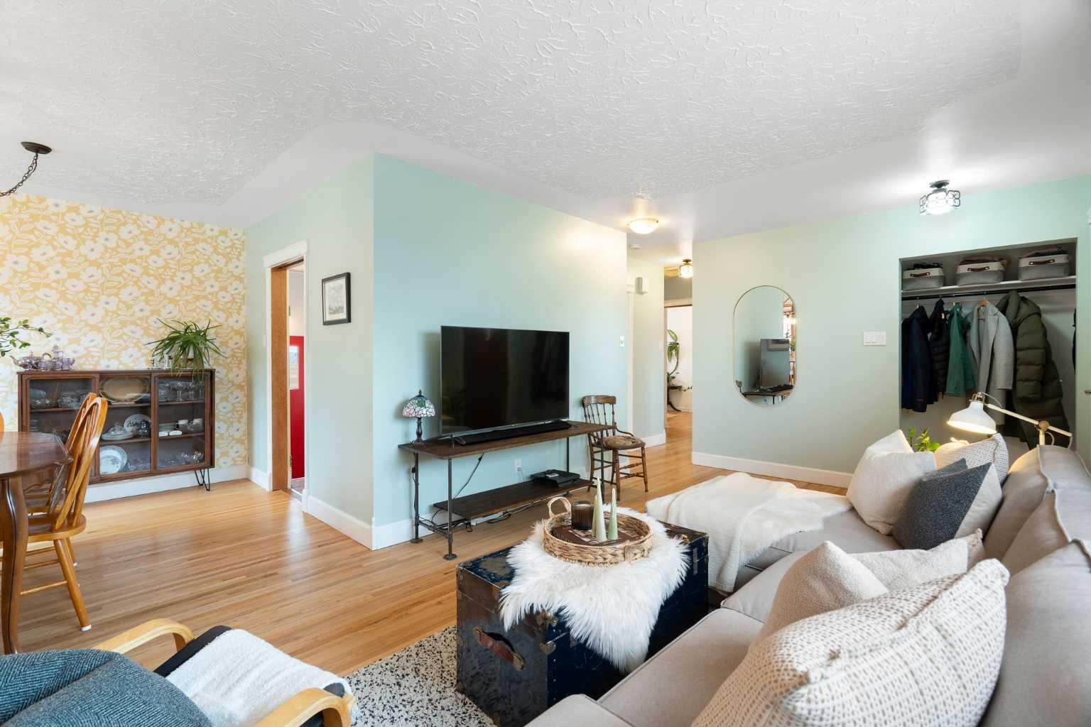 4823 Waverley Drive SW