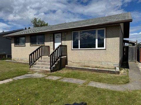 Photo of 103 Erith Drive, Hinton, AB T7V 1P1 (MLS # A2320532)