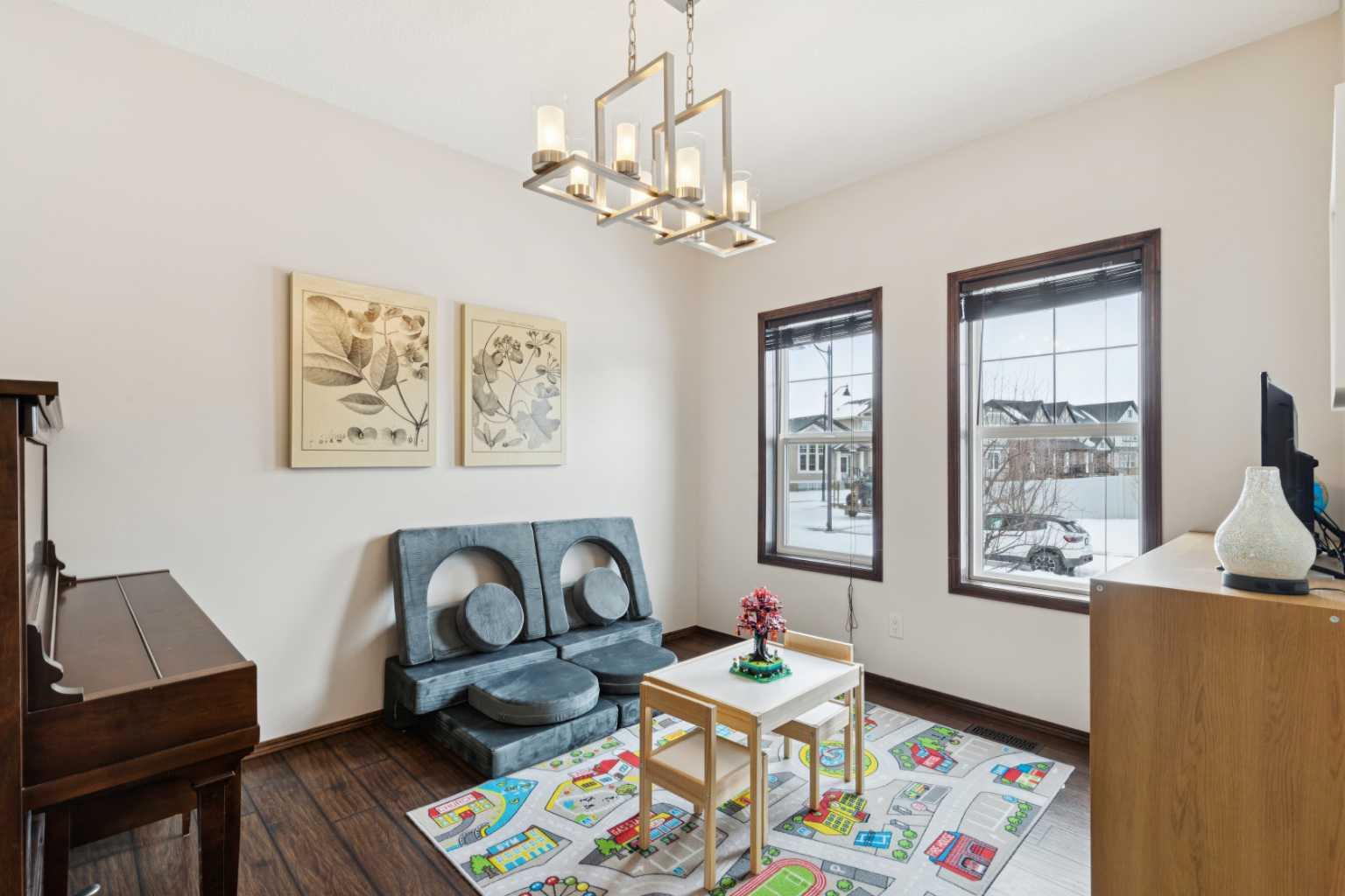 69 Elgin Meadows Manor SE