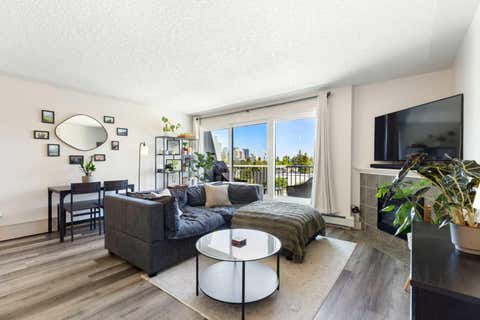 Photo of 2515 14A Street SW #401, Calgary, AB T2T 3X6 (MLS # A2340207)