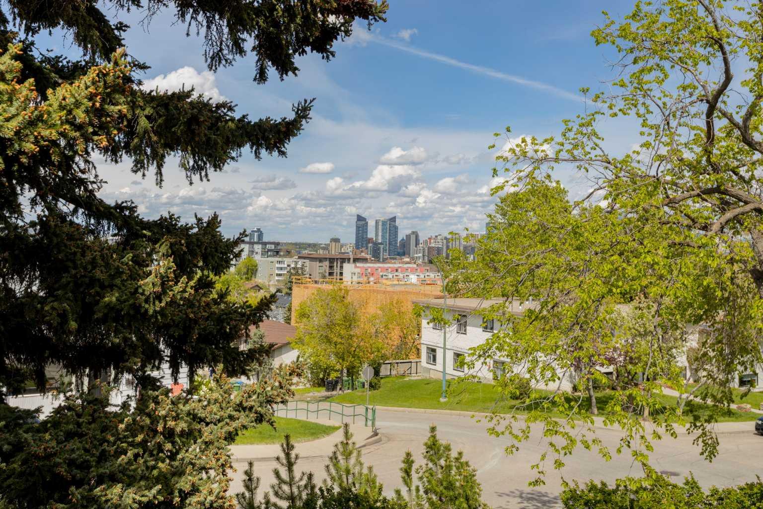1903 29 Avenue SW