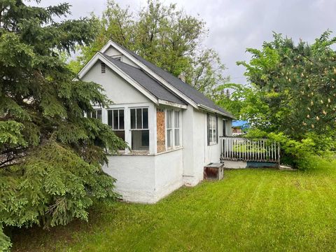 Photo of 5402 50 Street, Lloydminster, AB T9V 0M9 (MLS # A2317016)
