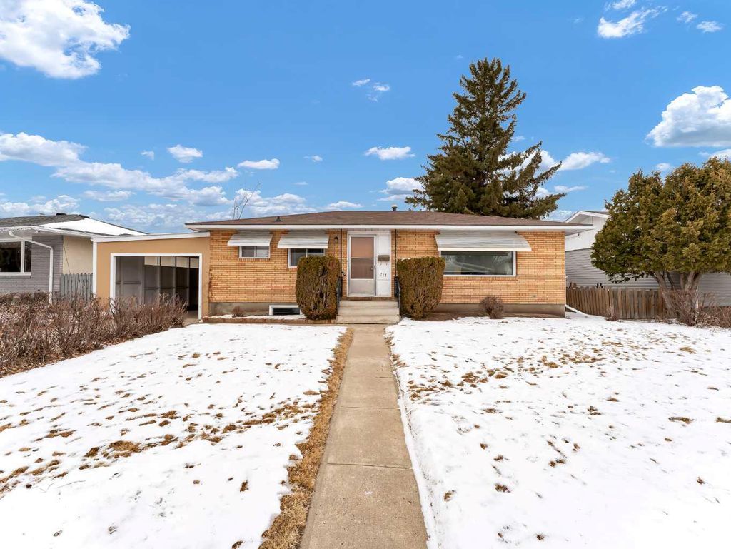 Photo of 711 Stewart Drive NW, Medicine Hat, AB T1A 7C2 (MLS # A2283218)