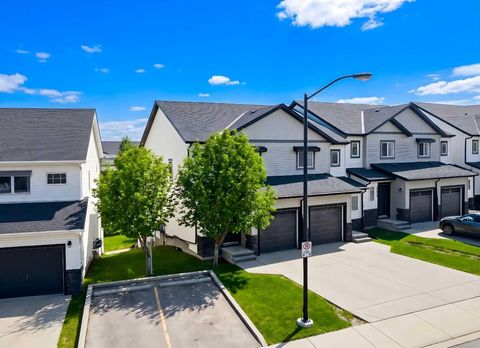 Photo of 137 Pantego Lane NW, Calgary, AB T2K 0T1 (MLS # A2309719)