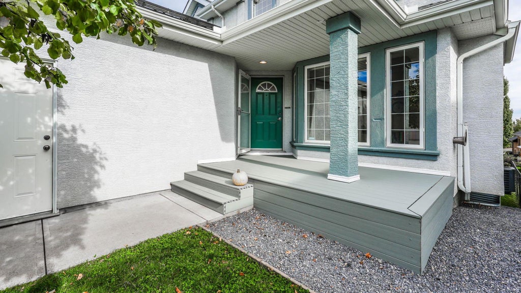Photo of 271 Everglade Circle SW, Calgary, AB T2Y 4M8 (MLS # A2350810)