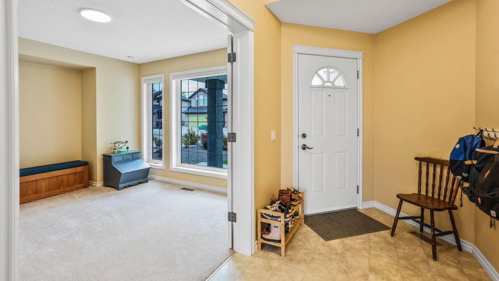 Photo of 271 Everglade Circle SW, Calgary, AB T2Y 4M8 (MLS # A2350810)