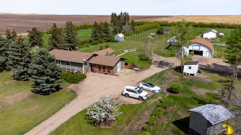 Photo of 234078 Highway 9, Rural Kneehill County, AB T0M 0L0 (MLS # A2315102)