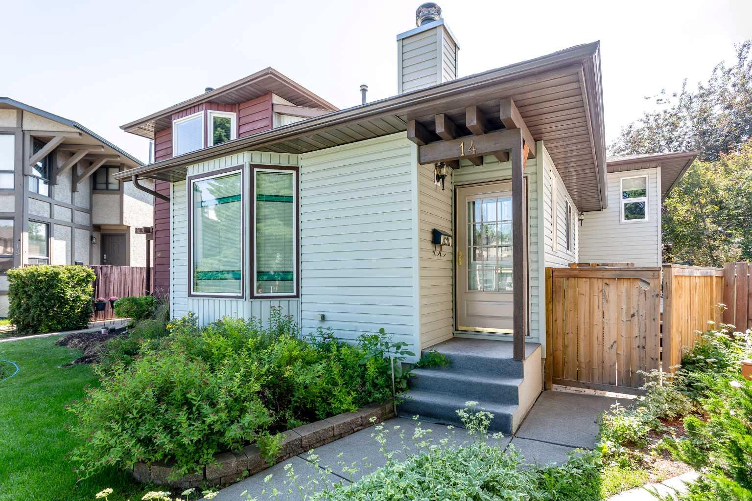 14 Deermeade Bay SE