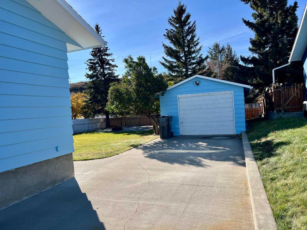Photo of 342 Canyon Crescent, Pincher Creek, AB T0K 1H0 (MLS # A2265520)