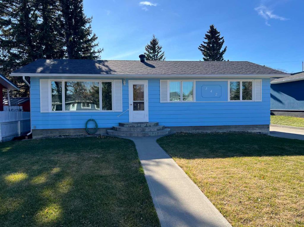 Photo of 342 Canyon Crescent, Pincher Creek, AB T0K 1H0 (MLS # A2265520)