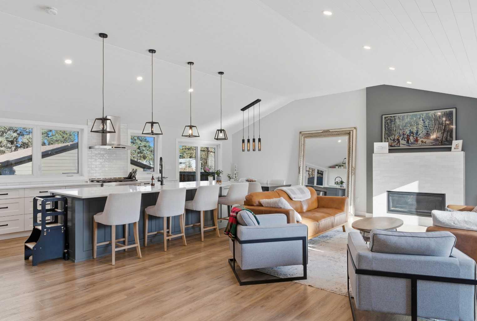 6725 Livingstone Drive SW