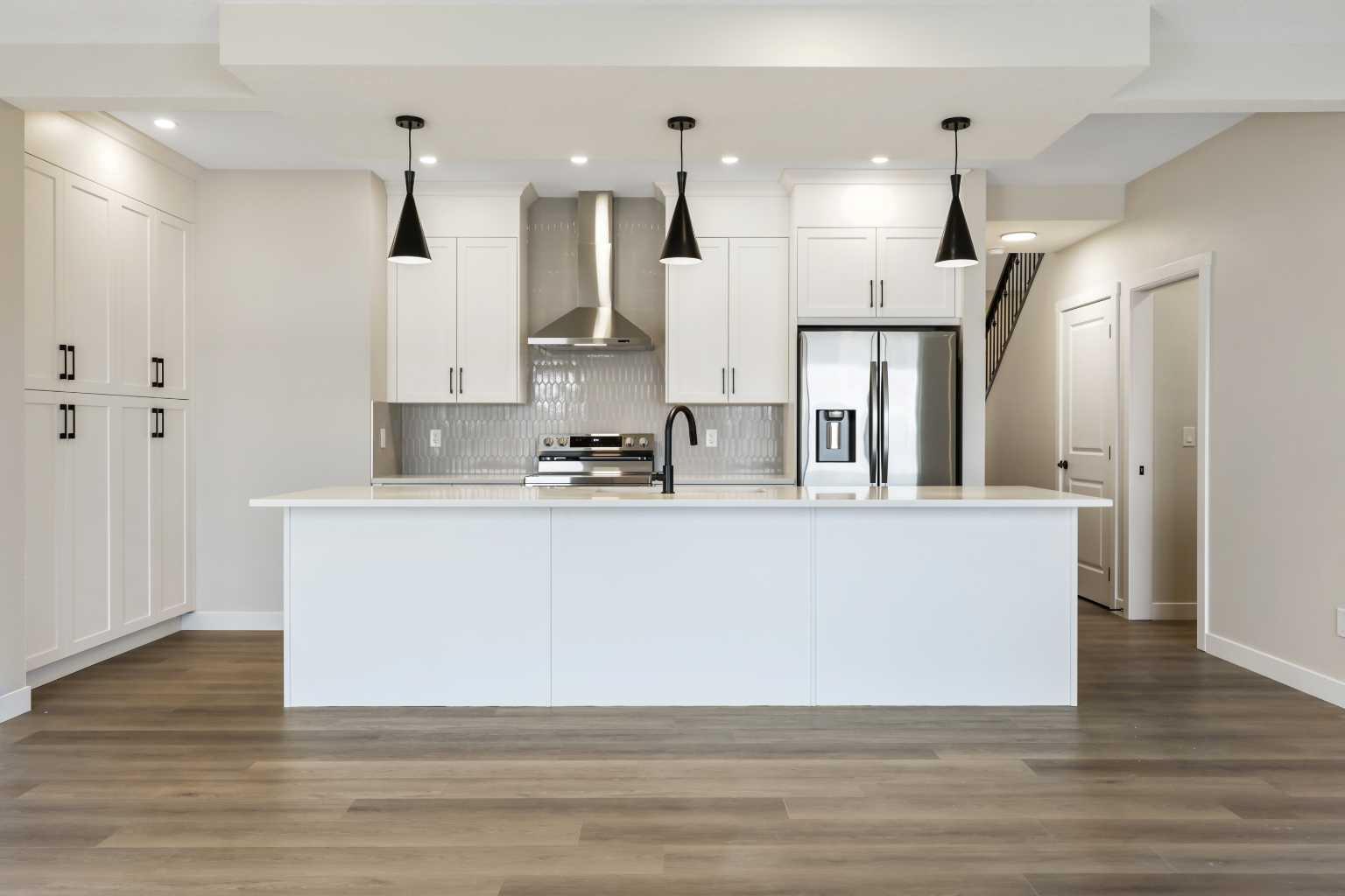 825 Baywater Place SW