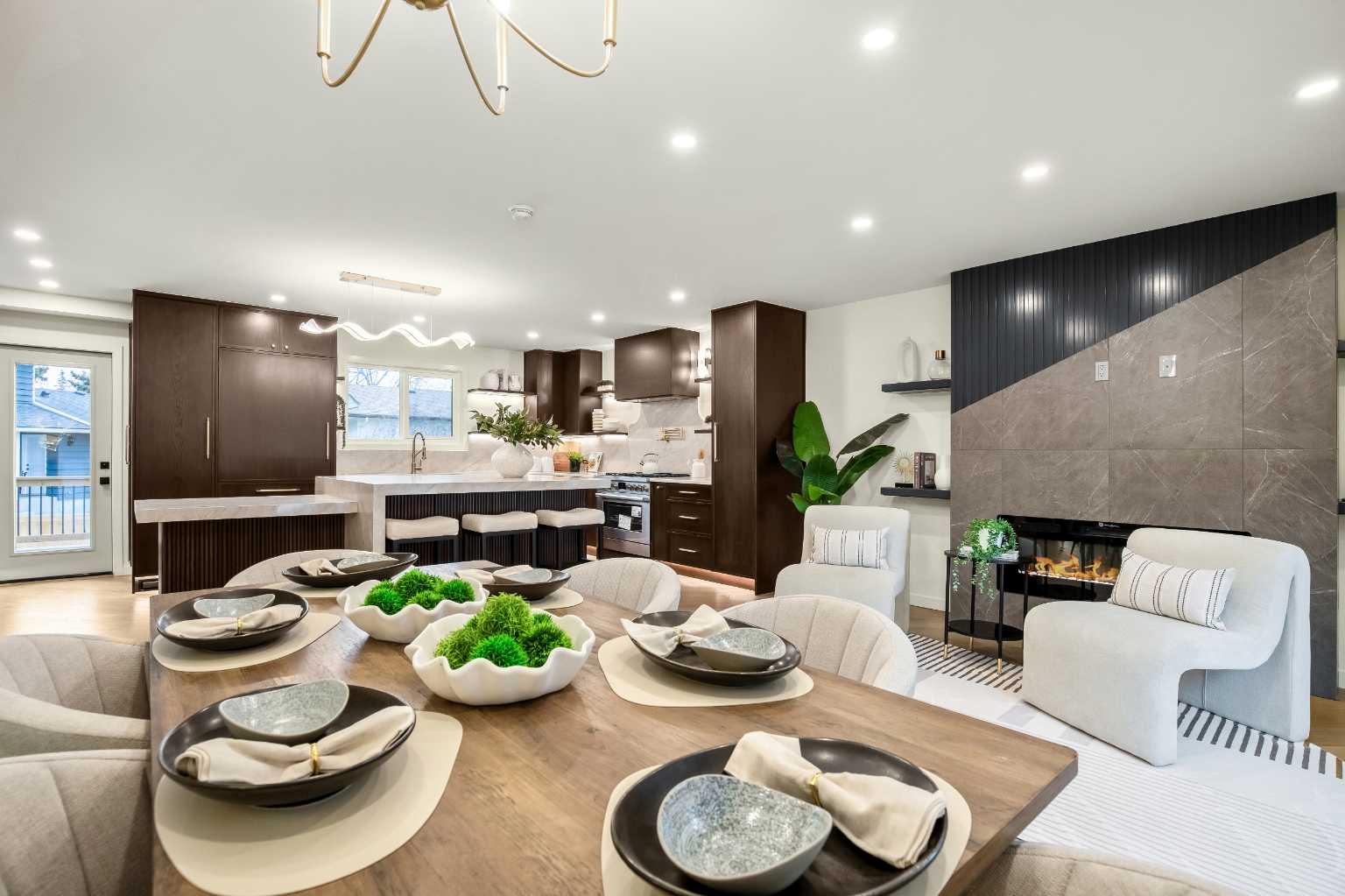 216 Oakridge Place SW