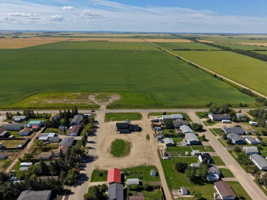 Photo of 116, 118, 120 2 Avenue SW, Falher, AB T0H 1M0 (MLS # A2339040)