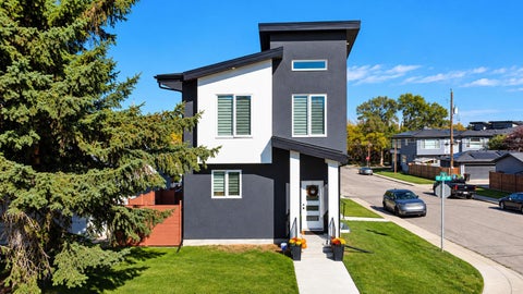 Photo of 140 25 Avenue NE, Calgary, AB T2E 1X8 (MLS # A2347023)
