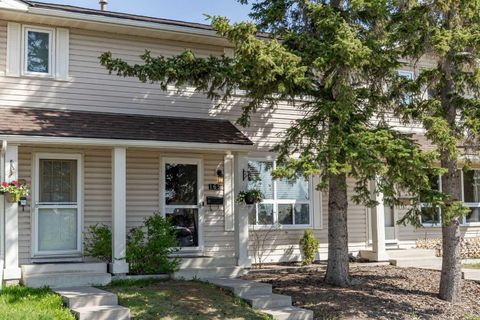 Photo of 165 Woodmont Terrace SW, Calgary, AB T2W 4Z4 (MLS # A2314987)