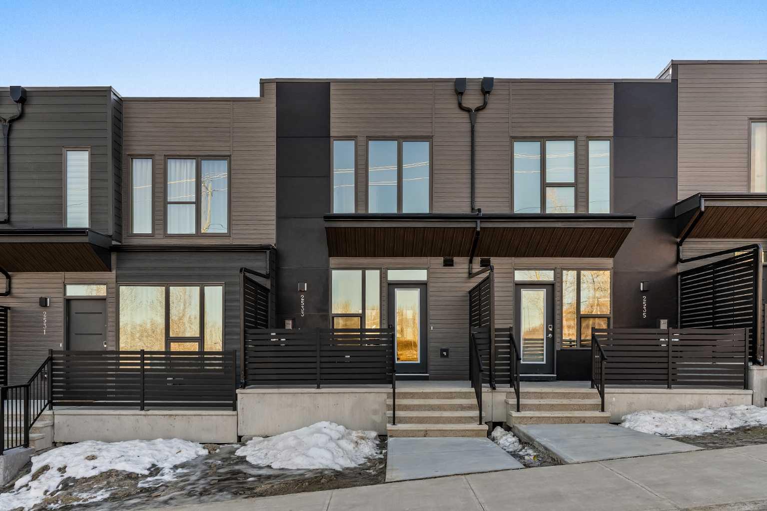 2533 Sovereign Crescent SW